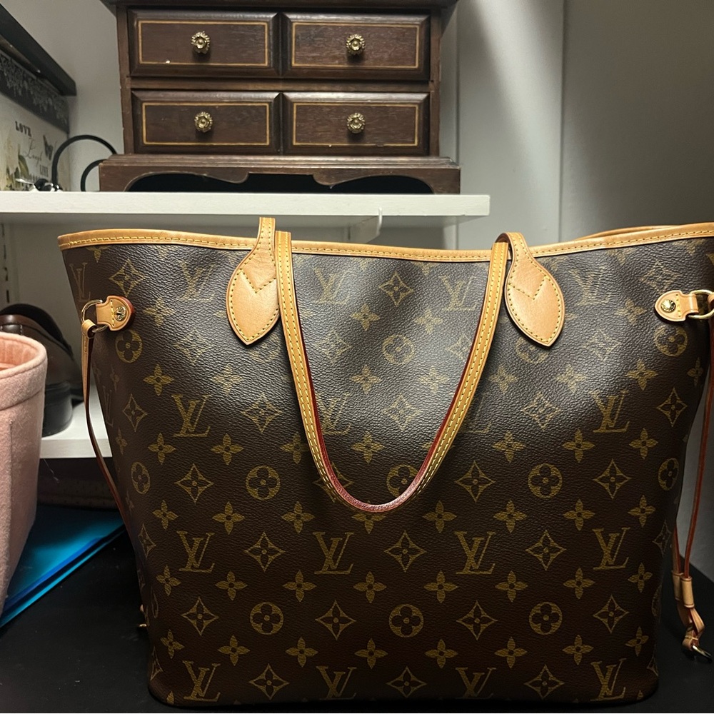 Louis Vuitton Monogram Neverfull MM (ROSE BALLERINE INTERRIOR! HARD TO FIND)